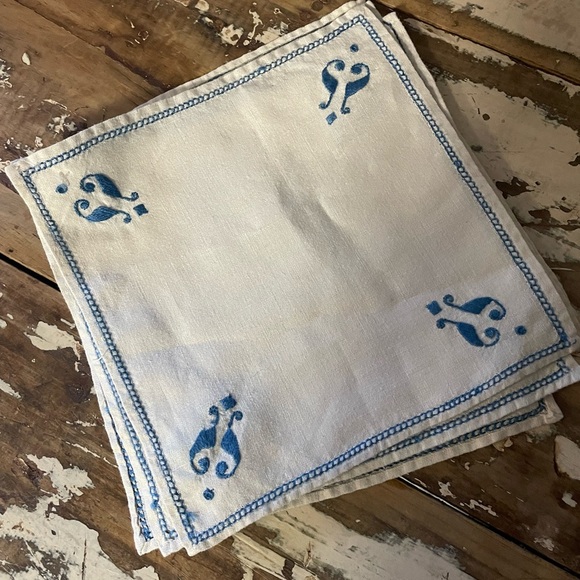 Vintage Embroidered Linen Napkins - Picture 1 of 6